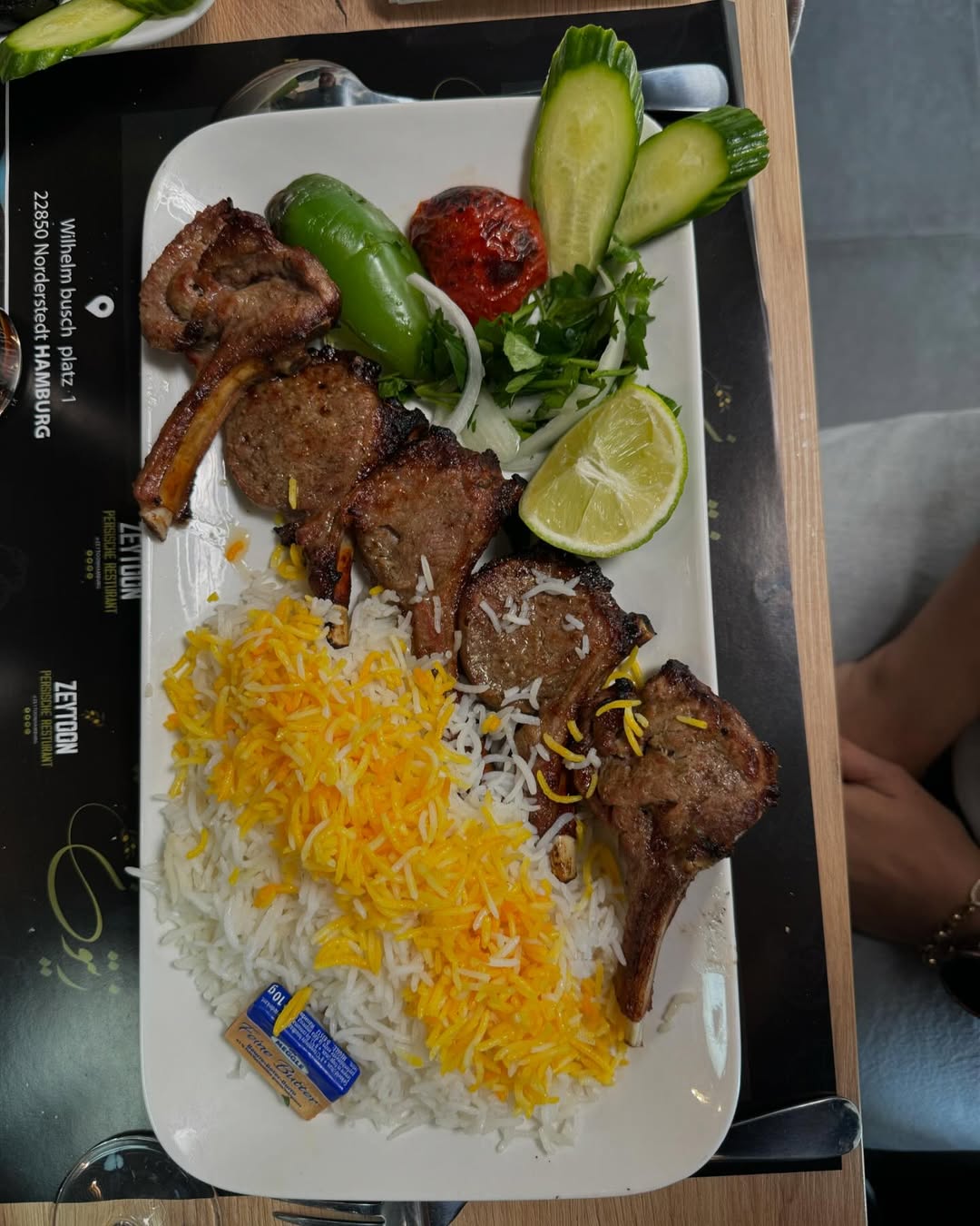 Lammkotelett mit Safranreis - Zeytoon Persisches Restaurant Norderstedt